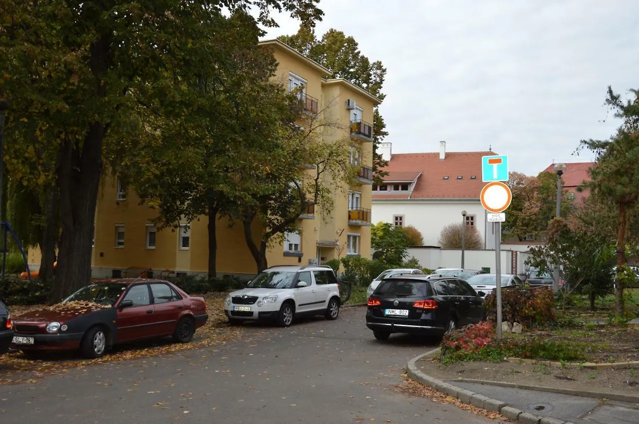 Res Apartman Eger Apartament